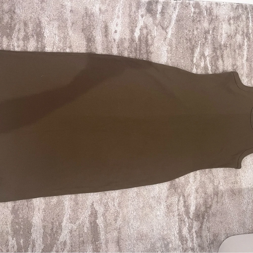 Everlane The ‘90s Rib Dress - Picture 8 of 8